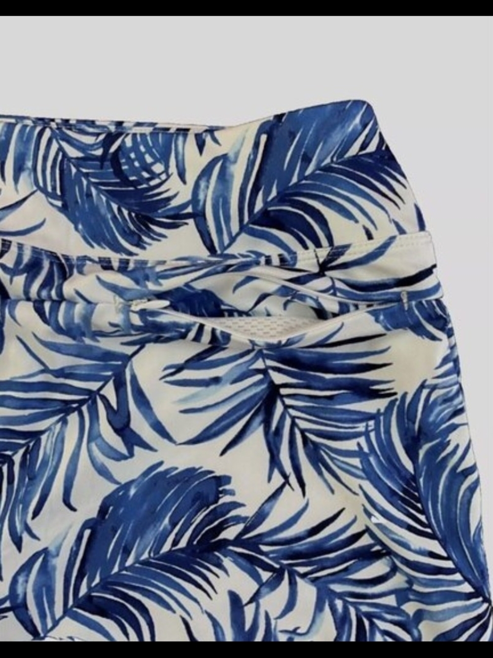 Tommy Bahama White Golf Skorts with Blue Tropical Leaf Print. XS